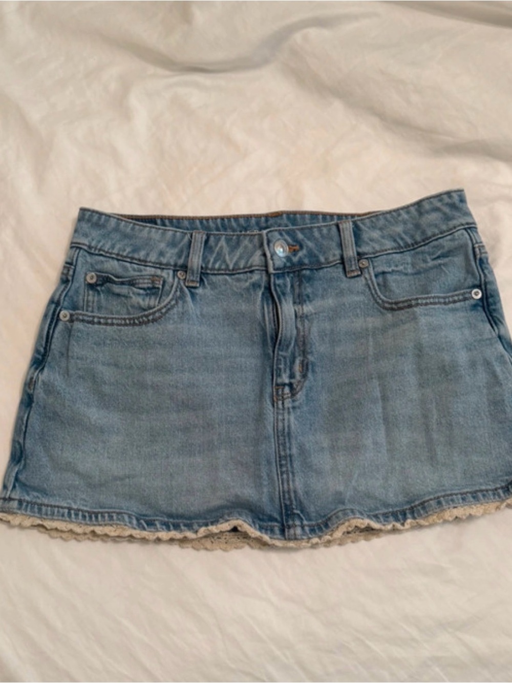 AMERICAN EAGLE blue jean mini skirt with built in shorts and lace detailing